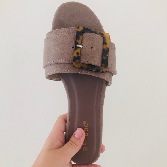 Women’s Flat Sandals / Slip Ons With Buckle - Picture 3 of 5